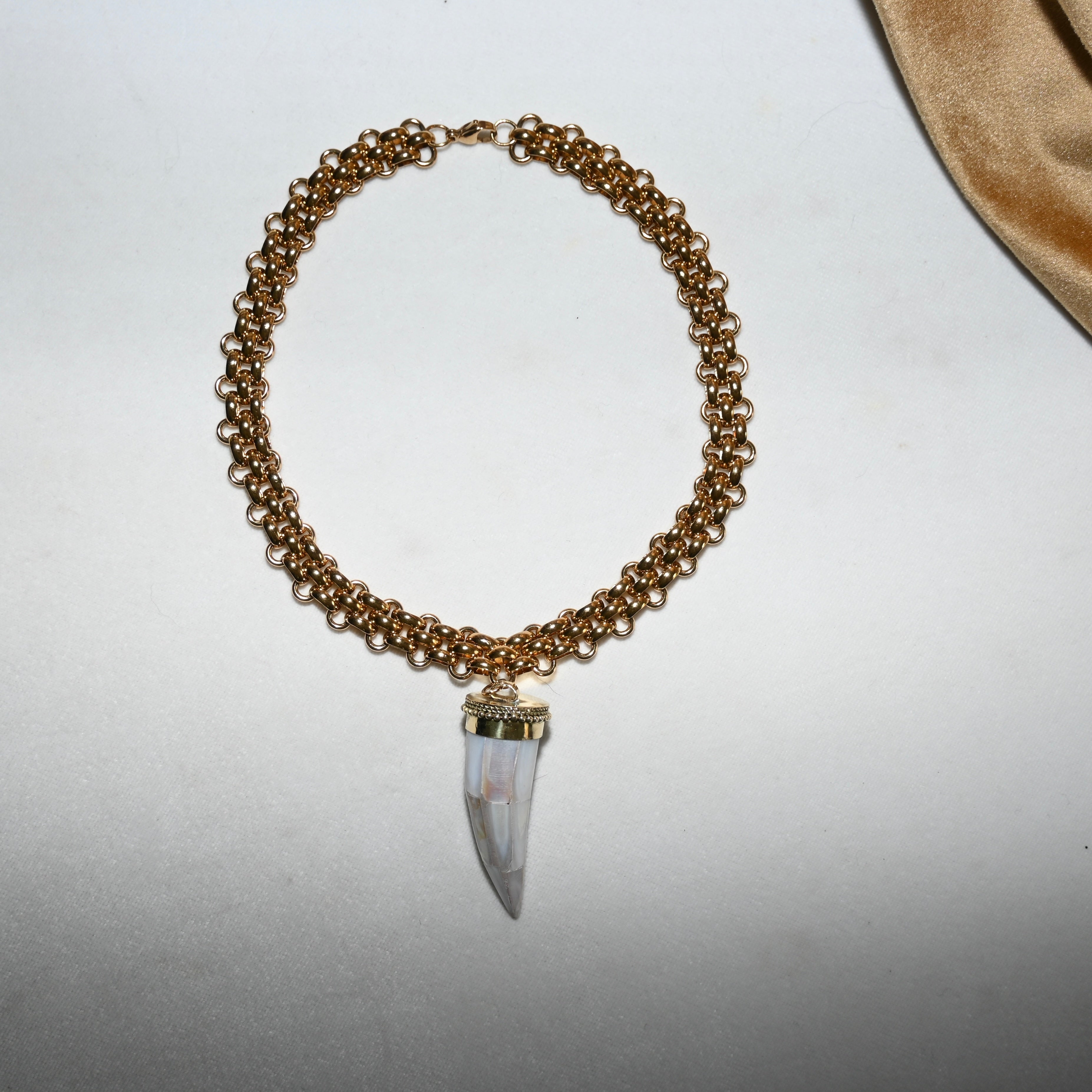 Collana corno in madreperla